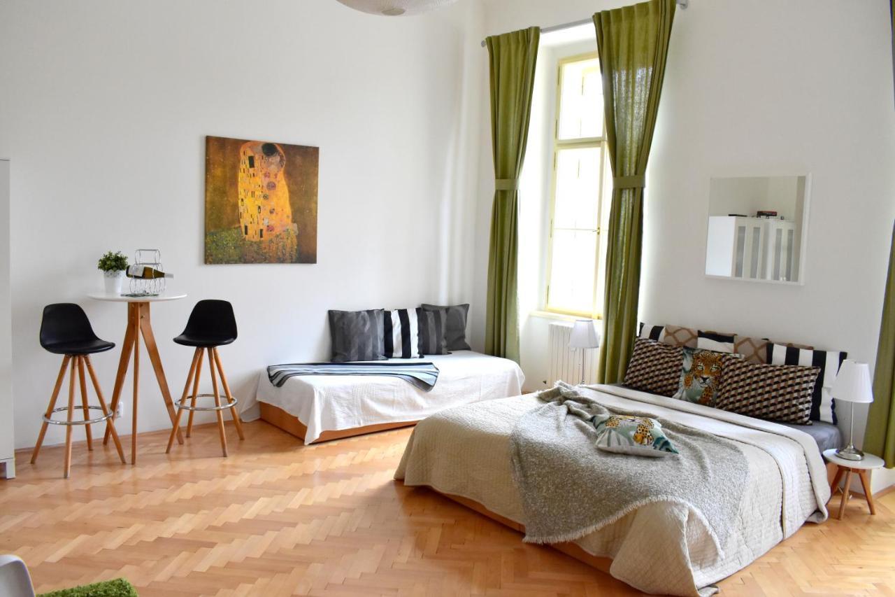 Wellness Apartments Florenc Prague Luaran gambar